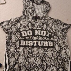 Crop chop with a hood